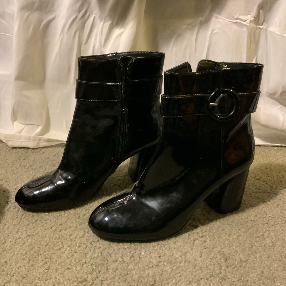 Black Nine West booties